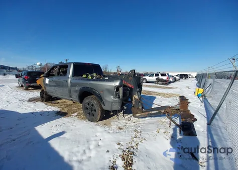 2013 Ram 2500 Slt z USA, uszkodzony, nr VIN 3C6UR5DL7DG560230